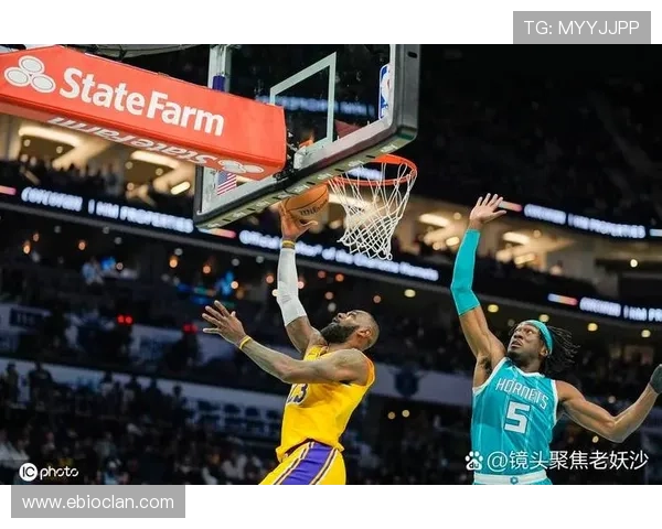 [NBA]里夫斯突破妙传 戴维斯跟进单臂暴扣.