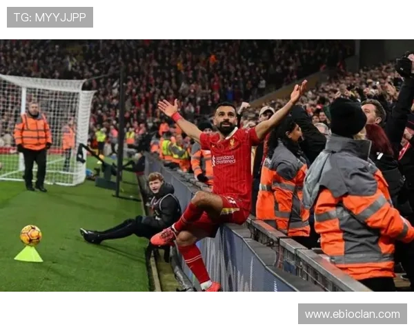 萨拉赫缺阵巴黎引争议 斯洛特态度轻蔑 萨拉赫缺阵巴黎引争议 斯洛特态度轻蔑